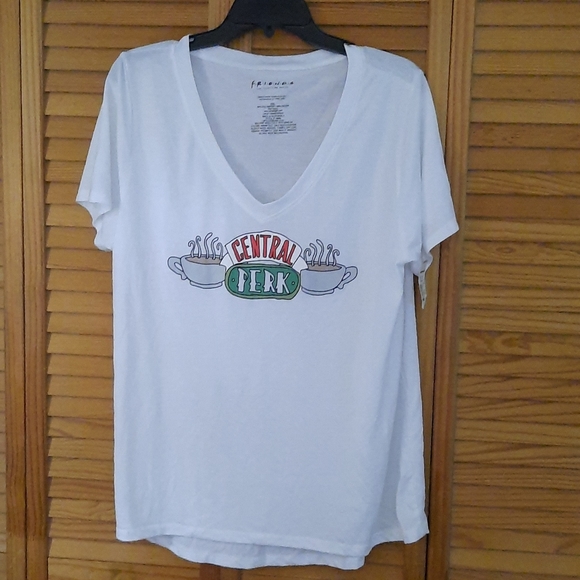 FRIENDS Tops - F.R.I.E.N.D.S White Central Park TShirt Size XXL